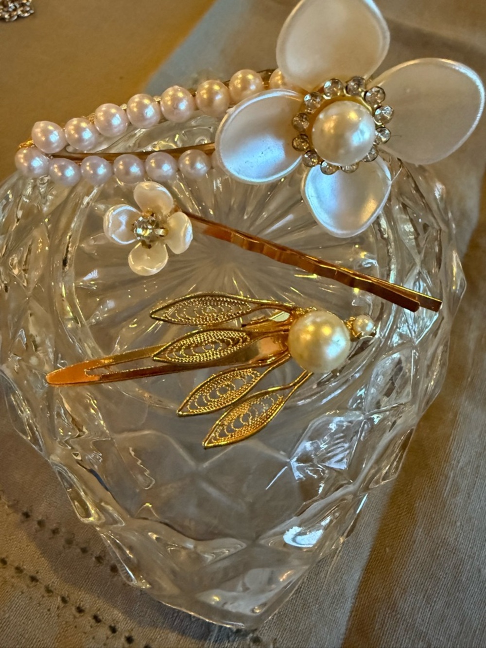 Hair Clips Pearl & Flower Gold Set of 3 - White Pearlescent Accents - Picture 3 of 7